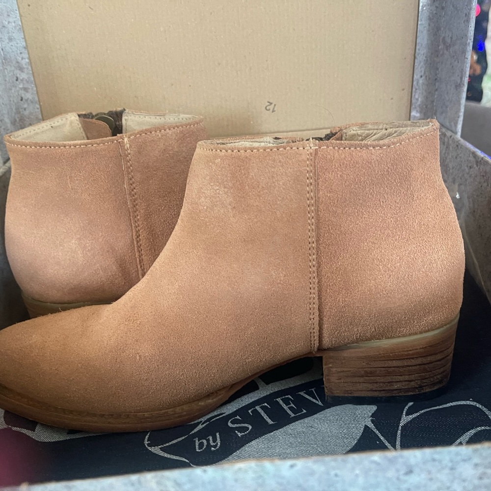 FREEBIRD ONYX Suede Ankle Boots - Picture 6 of 7